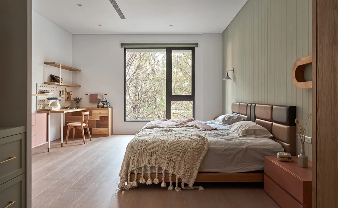 现代原木风格家装设计室内装修效果图-卧室 现代原木风格家装设计室内装修效果图-卧室